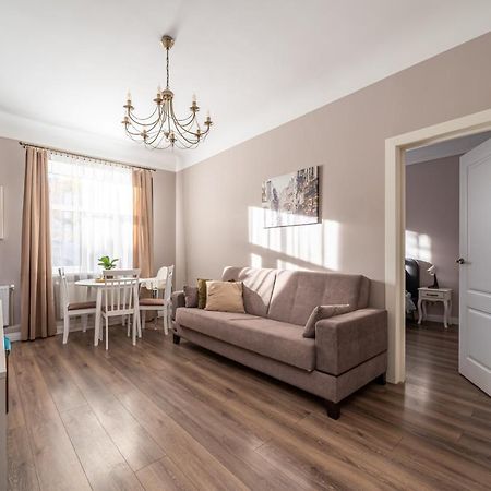 Stylish Latvian Classic 1-Bedroom Apartment Near City Center, Parks & Public Transport Links Riga Exteriör bild
