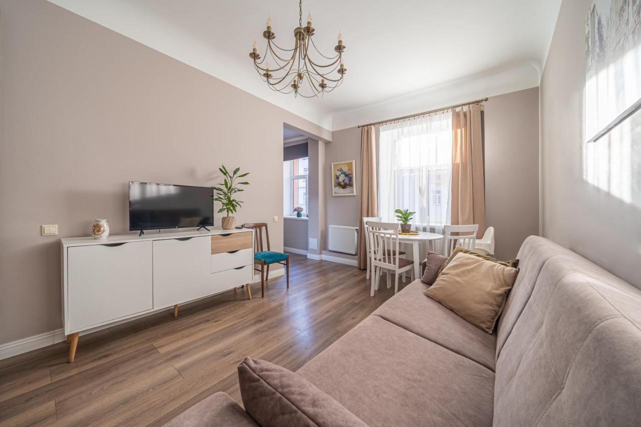 Stylish Latvian Classic 1-Bedroom Apartment Near City Center, Parks & Public Transport Links Riga Exteriör bild