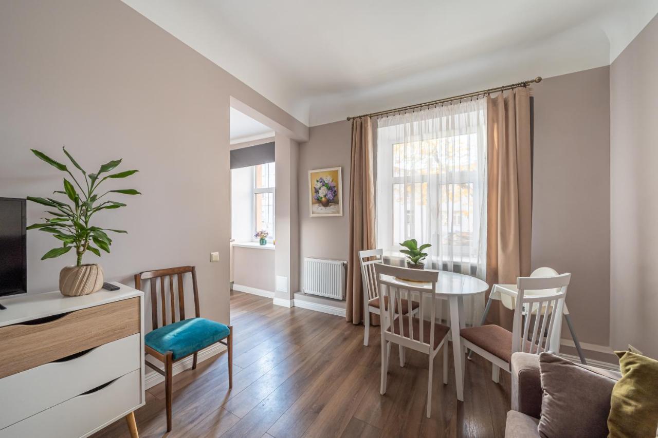 Stylish Latvian Classic 1-Bedroom Apartment Near City Center, Parks & Public Transport Links Riga Exteriör bild