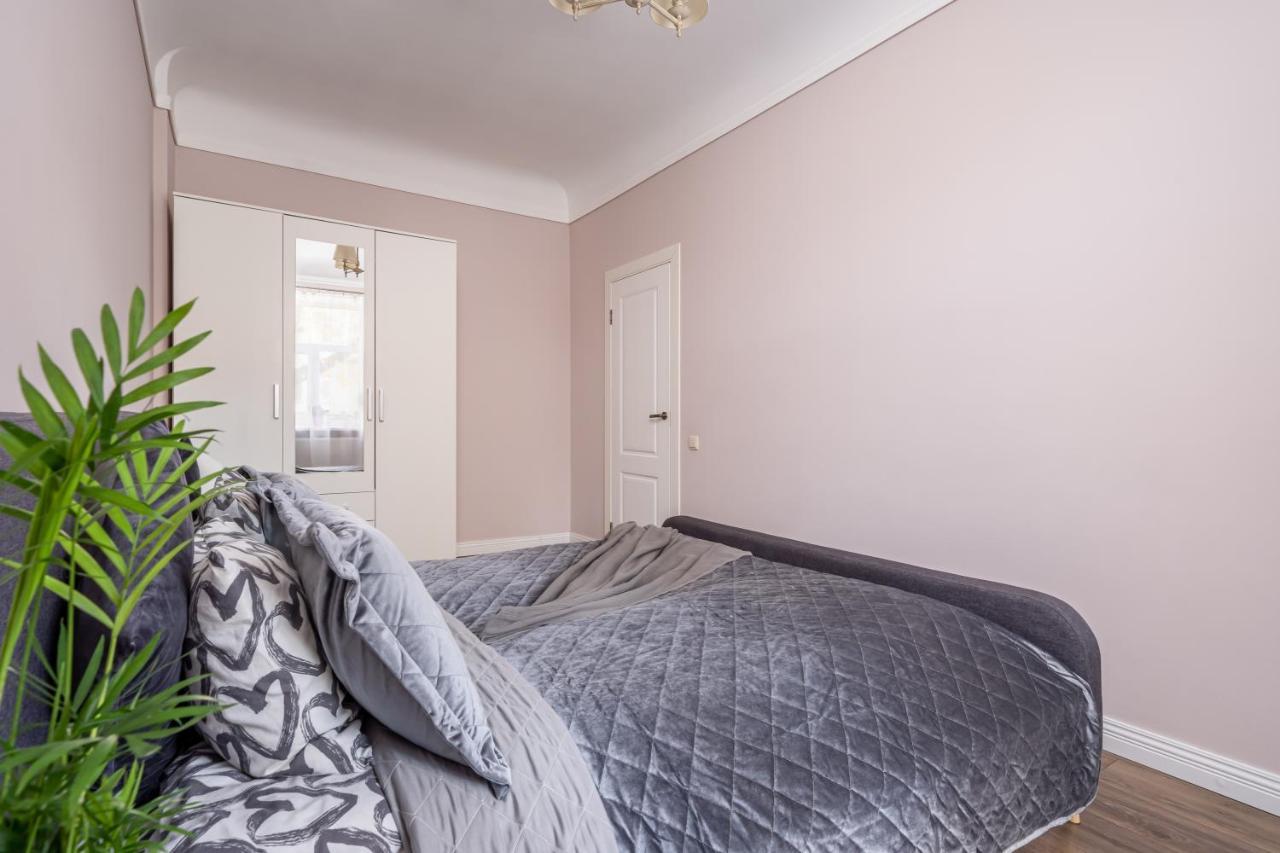 Stylish Latvian Classic 1-Bedroom Apartment Near City Center, Parks & Public Transport Links Riga Exteriör bild