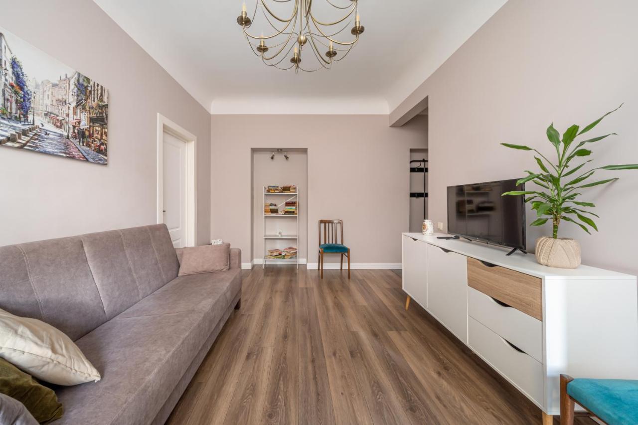 Stylish Latvian Classic 1-Bedroom Apartment Near City Center, Parks & Public Transport Links Riga Exteriör bild