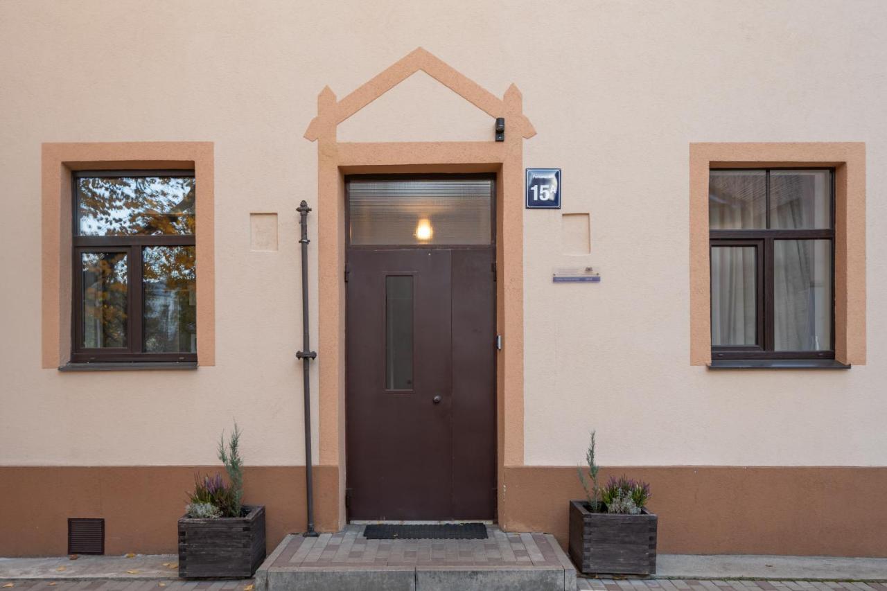 Stylish Latvian Classic 1-Bedroom Apartment Near City Center, Parks & Public Transport Links Riga Exteriör bild