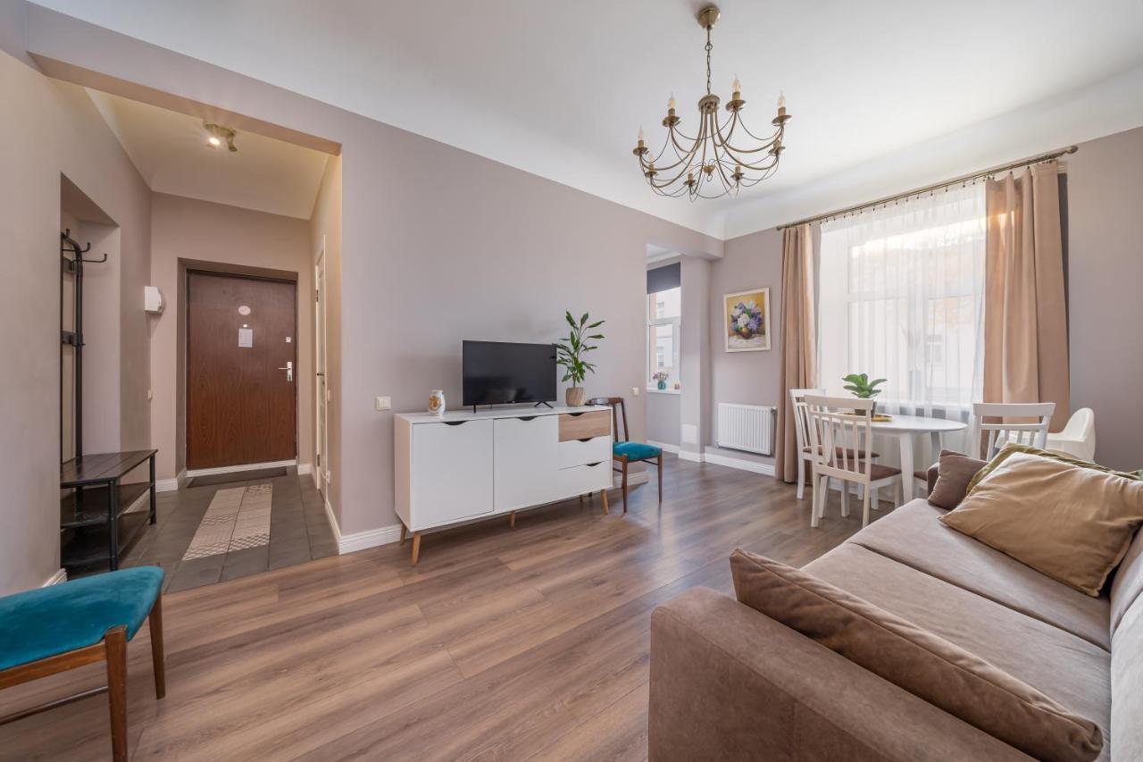 Stylish Latvian Classic 1-Bedroom Apartment Near City Center, Parks & Public Transport Links Riga Exteriör bild