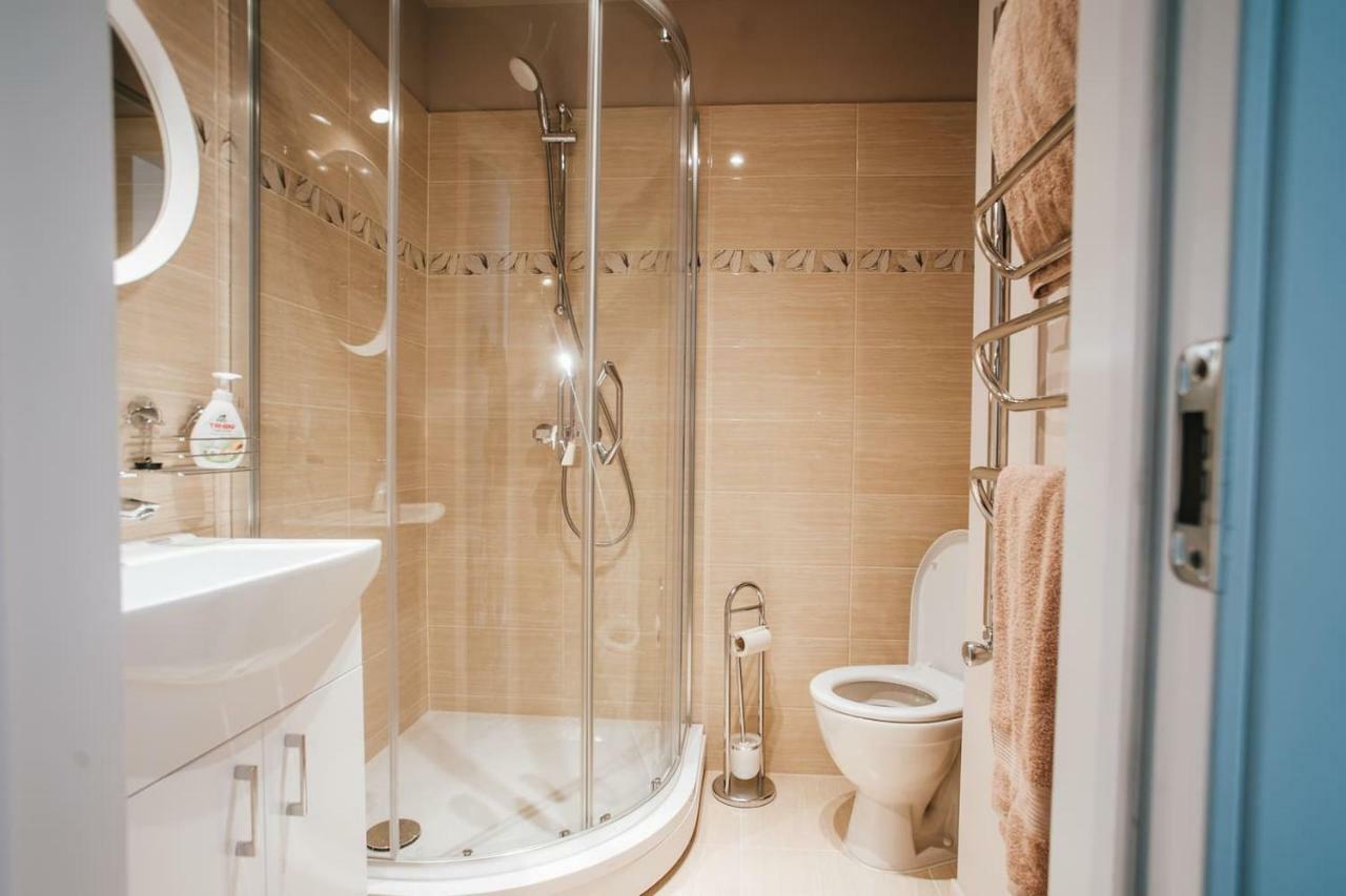 Stylish Latvian Classic 1-Bedroom Apartment Near City Center, Parks & Public Transport Links Riga Exteriör bild